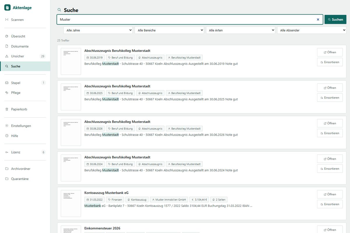 Suche in Aktenlage: eine Trefferliste abgelegter Dokumente mit Vorschaubild, Datum, Bereich und Absender. Alle Unterlagen sind erfunden.
